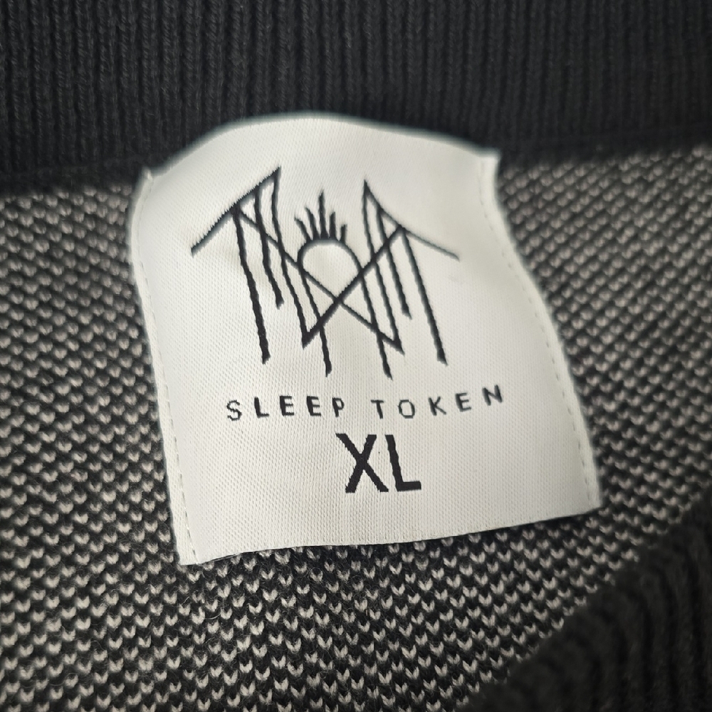 Black and White Graphic Sweater - Picture 2 of 6
